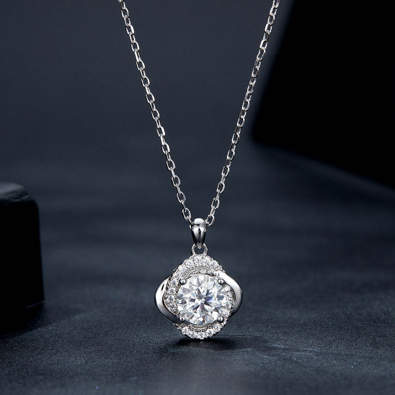 Clover Diamond Moissanite Necklace 1CT D Color VVS1